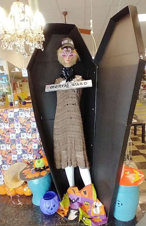 KK0146-female-mannequin-coffin