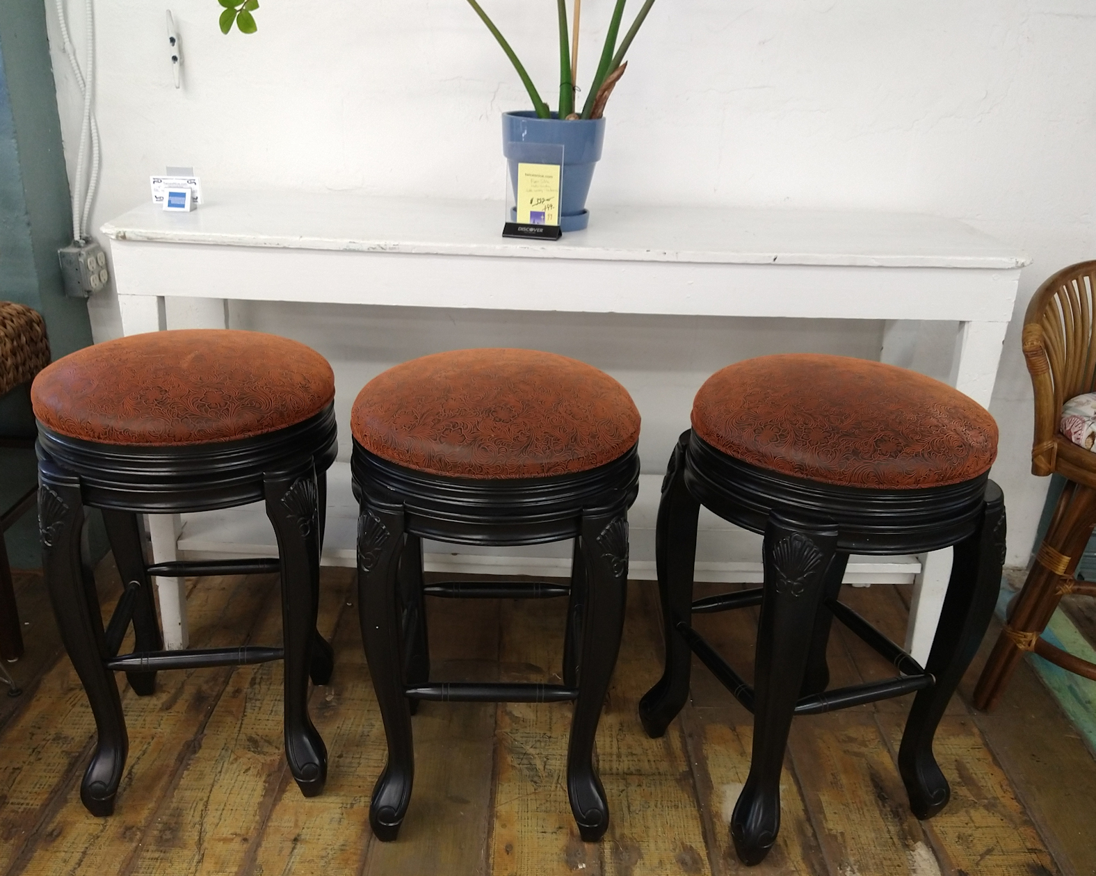 KT0090-3-swivel-bar-stools