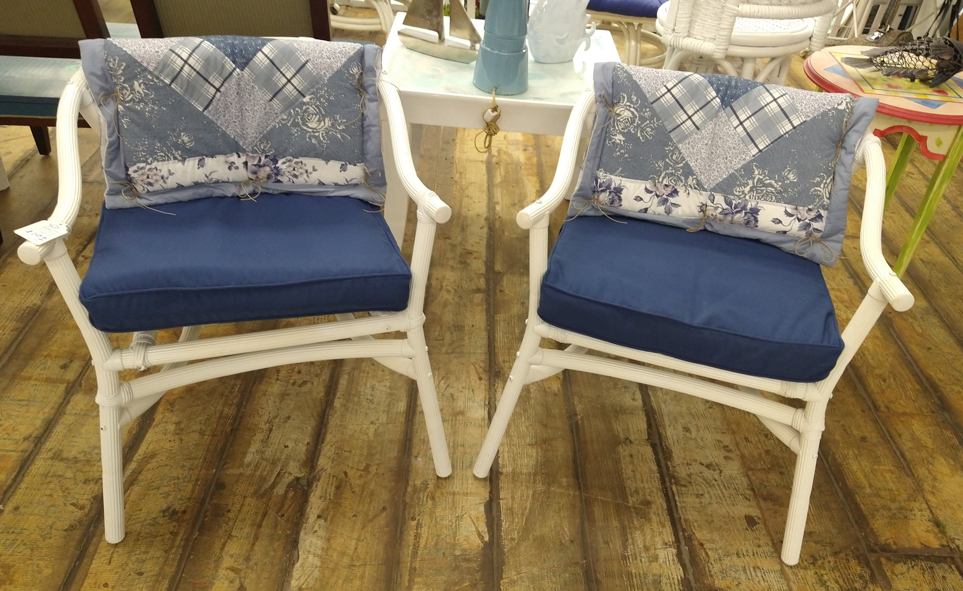 LA0125-Plastic-Armchairs-bluecushions