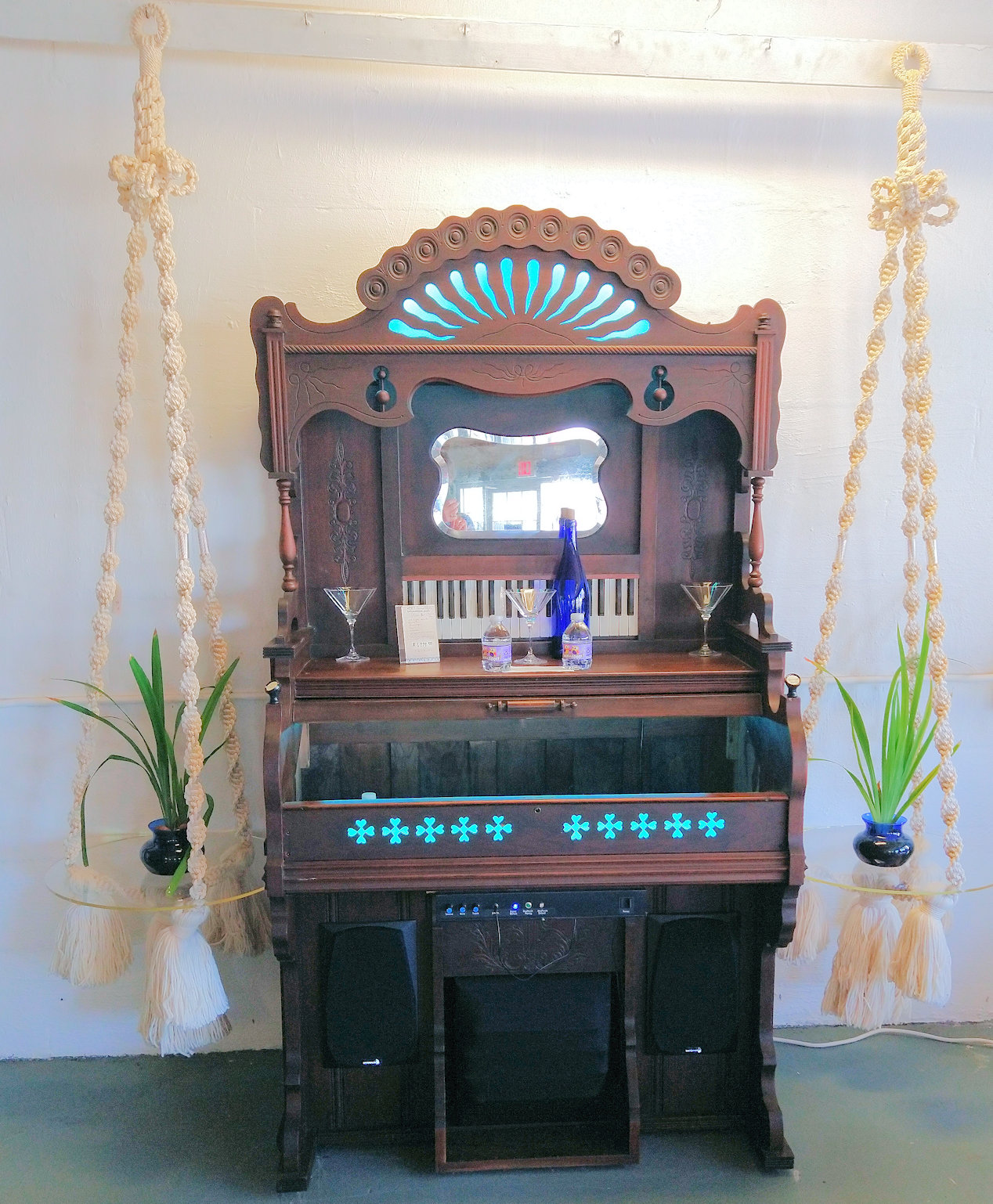 LR0504-Pump-Organ-jukebox